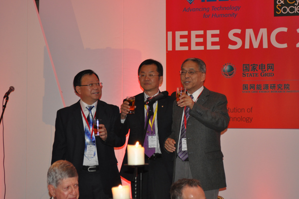 Loi Lei Lai & Daniel Yeung and 2013 SMC President Philip Chen make a toast to delegates in the banquet
