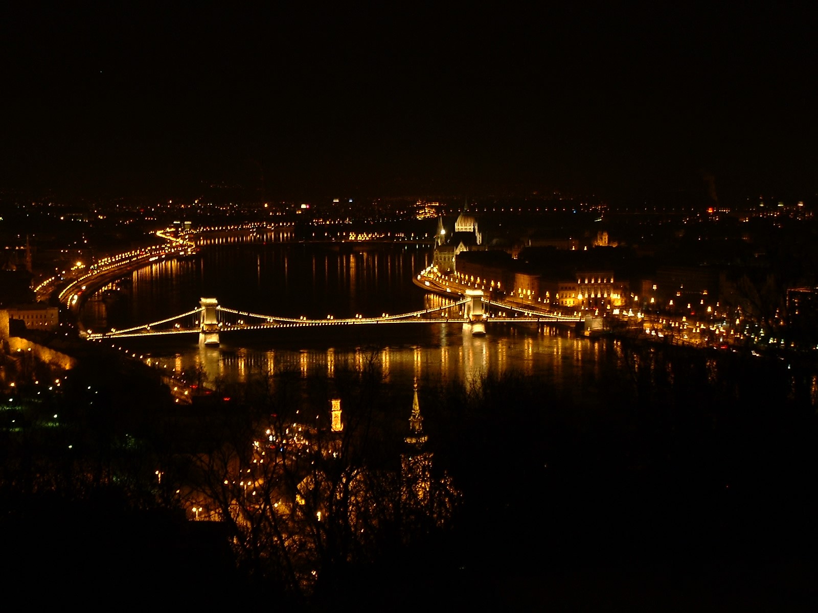 Danube Promenade at night (Photo: József Gáti)